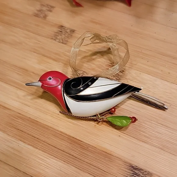 hallmark red-headed woodpecker 5th in series 2009 ornament - Picture 4 of 5